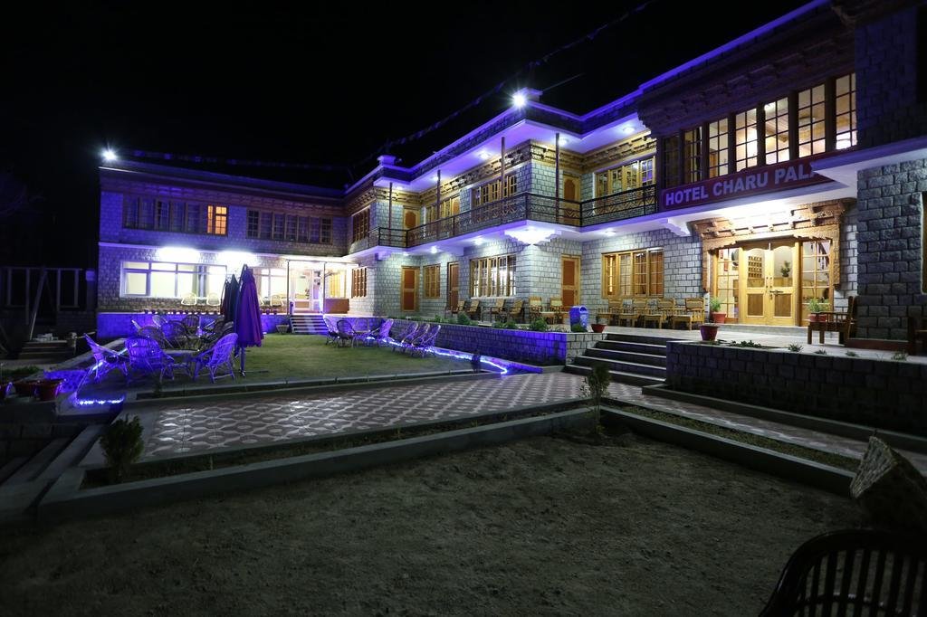 Hotel Charu Palace